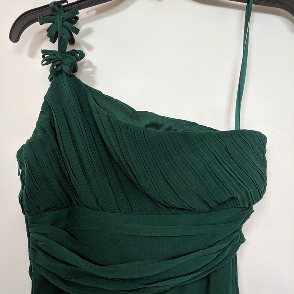 Long Green Prom/ Grad Dress - Picture 3 of 7